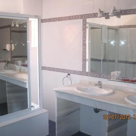 Caballo Negro Hotel 2*
